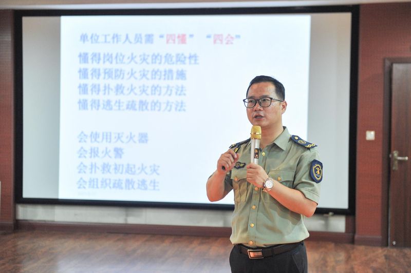 沉消防，，，，，，，，筑防线！河南尊龙抖圈官网发展消防变乱应急预案演练