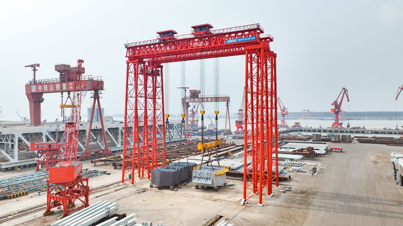 700t｜河南尊龙抖圈官网助力张靖皋长江大桥建设